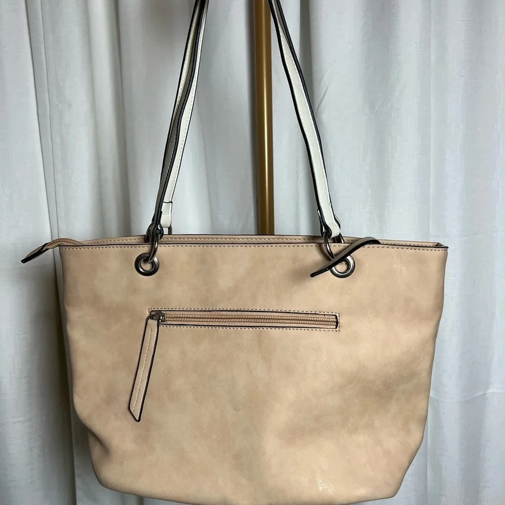 Nicole Miller this chic